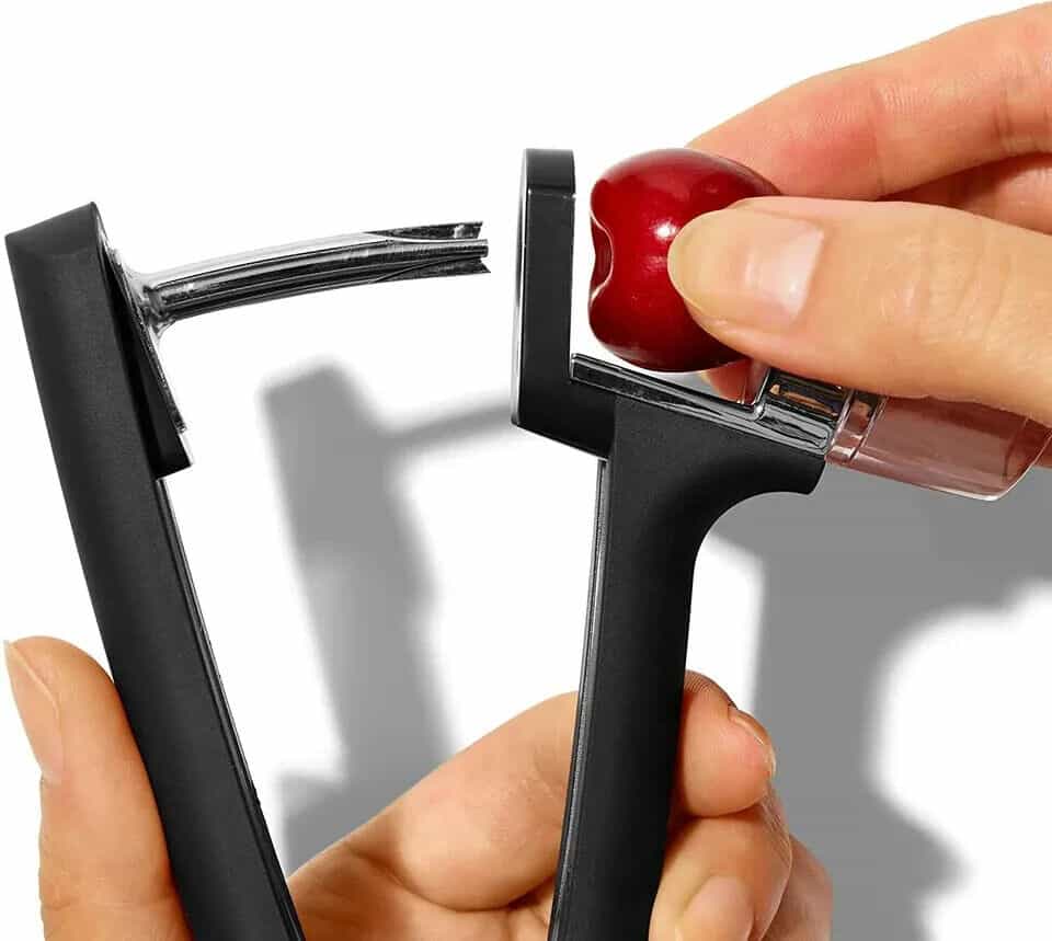 oxo-good-grips-cherry-and-olive-pitter-pit-remover-red-dishwasher-safe