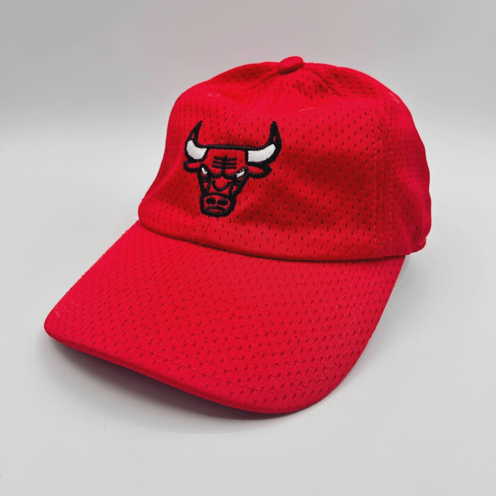 EUC 2017 Mitchell & Ness Red NBA Chicago Bulls Perforated Adjustable Cap
