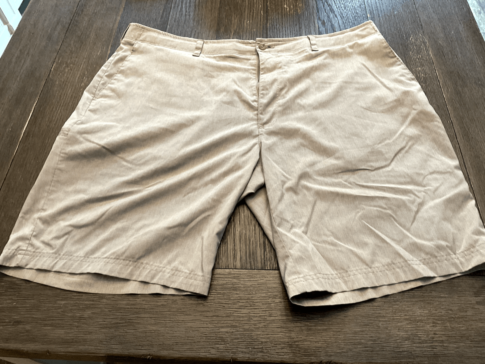 EUC Nicklaus Tan Shorts Size 40