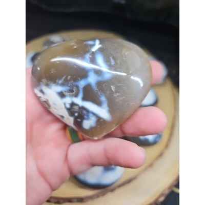 1each-natural-orca-agate-killer-whale-carnelian-crystal-heart-palm-healing