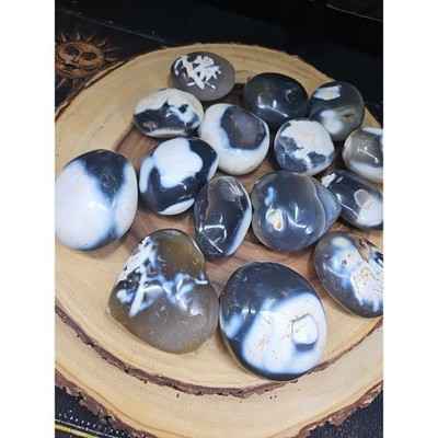 1each-natural-orca-agate-killer-whale-carnelian-crystal-heart-palm-healing