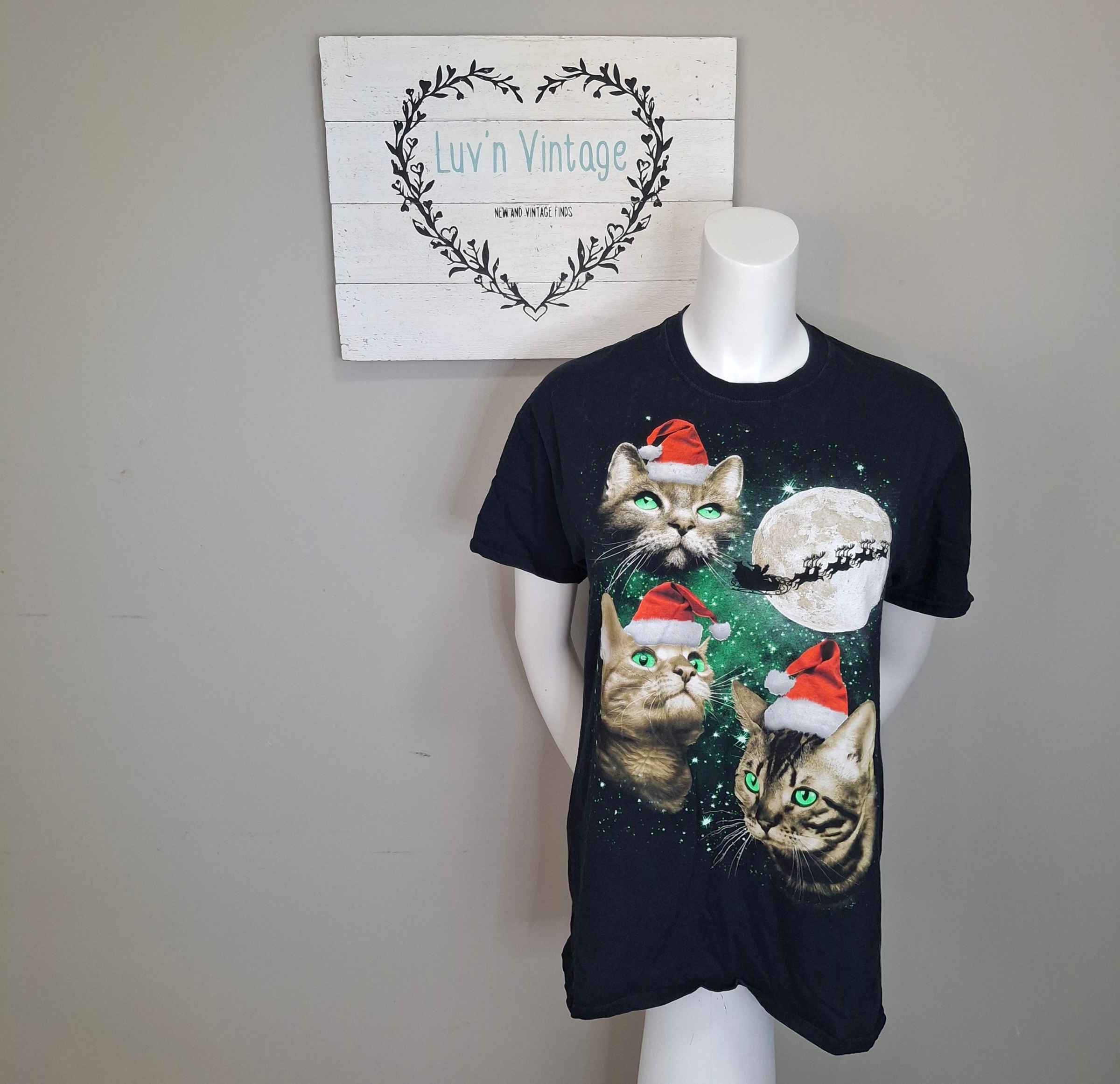 Fruit of the Loom Womens Shirt Black Cats Santa Hat Christmas Moon Graphic Tee M