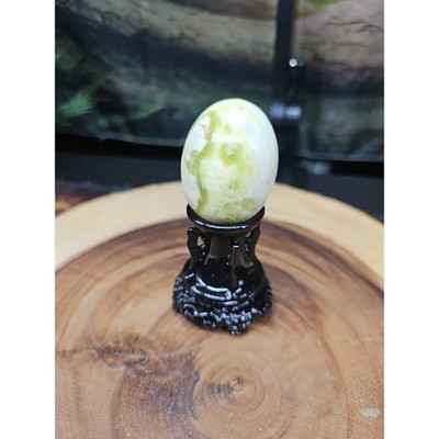 natural-polished-lantian-jade-quartz-crystal-egg-stone-specimen-healing-stand