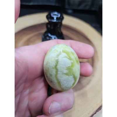 natural-polished-lantian-jade-quartz-crystal-egg-stone-specimen-healing-stand