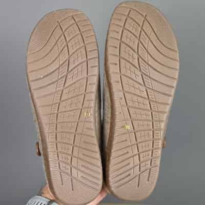 earth-origins-jacki2-q-fleece-lined-clog-slippers-light-brown-button-womens-8m