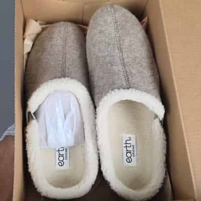 Earth Origins Jacki2-Q Fleece Lined Clog Slippers Light Brown Button Women's 8M