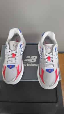 new-balance-2002-kids-unisex-athletic-sneakers-grey-red-gc2002kg-us-7