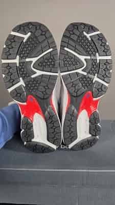 new-balance-2002-kids-unisex-athletic-sneakers-grey-red-gc2002kg-us-7