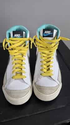 nike-blazer-mid-white-silver-floral-heel-yellow-laces-sneakers-mens