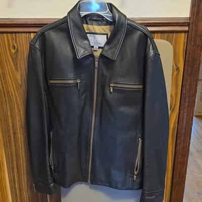 Wilsons Leather Black Full Zip Jacket XL Men's Zippered Pockets Point Collar