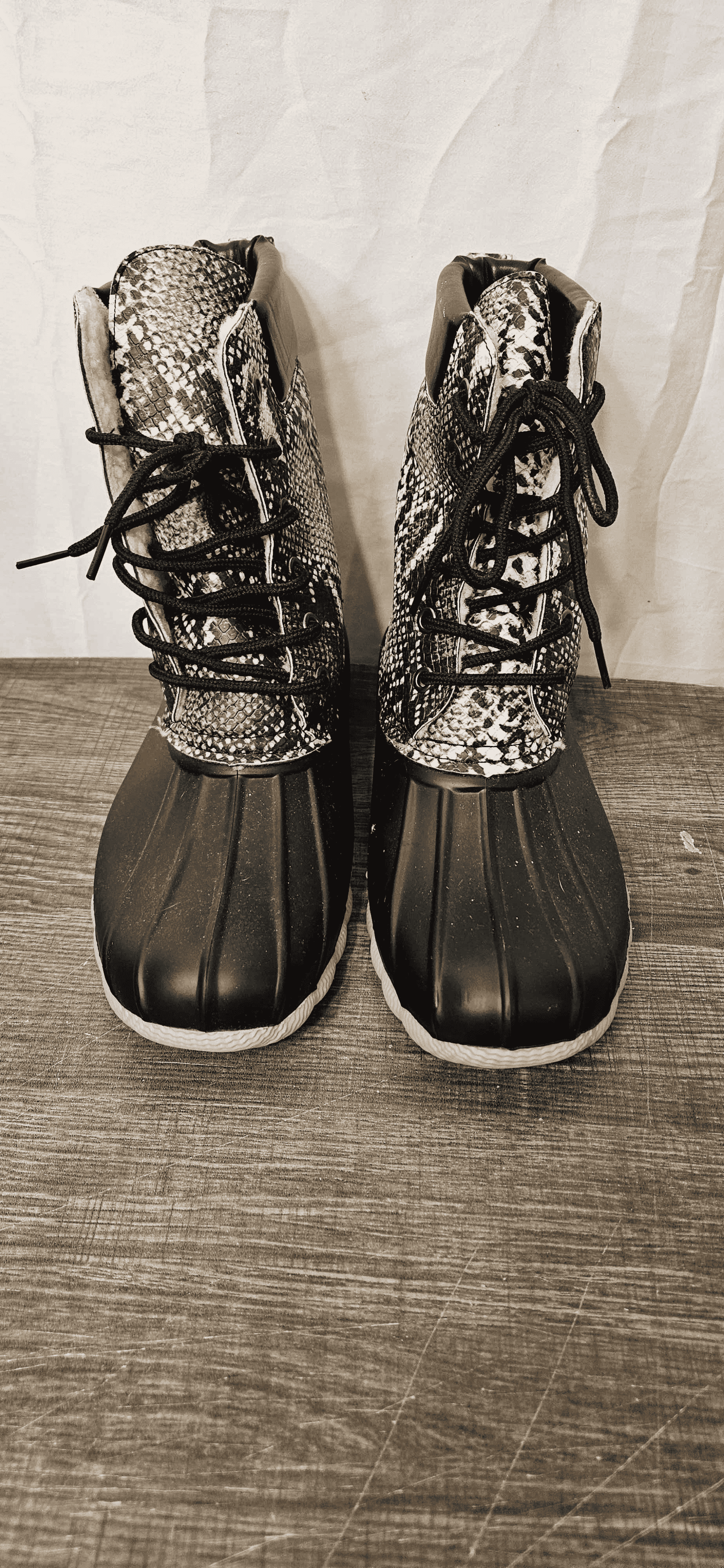 Women’s Duck Boots by Outwoods Size 8 Snakeskin Design Uppers Waterproof Boots Look Like New. Excellent Condition. ITEM #3467