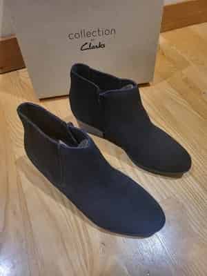 Clarks Adreena Flora Black Suede Ankle Boots Womens 7M Comfort Ortholite Zip NEW