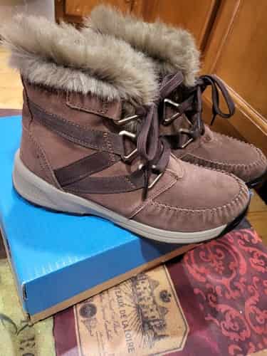 Columbia Women's Maragal Mid-Calf Waterproof Winter Boots Size 8.5 Tobacco Faux