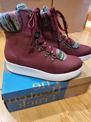 OTBT Women’s Roam Platform Cold Weather Boots Vegan Leather Insulated Size 8 NEW
