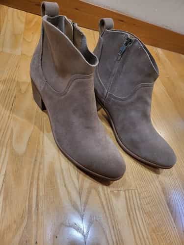 UGG Kingsburg Women’s 9.5M Brown Waterproof Ankle Boots Block Heel Western NEW